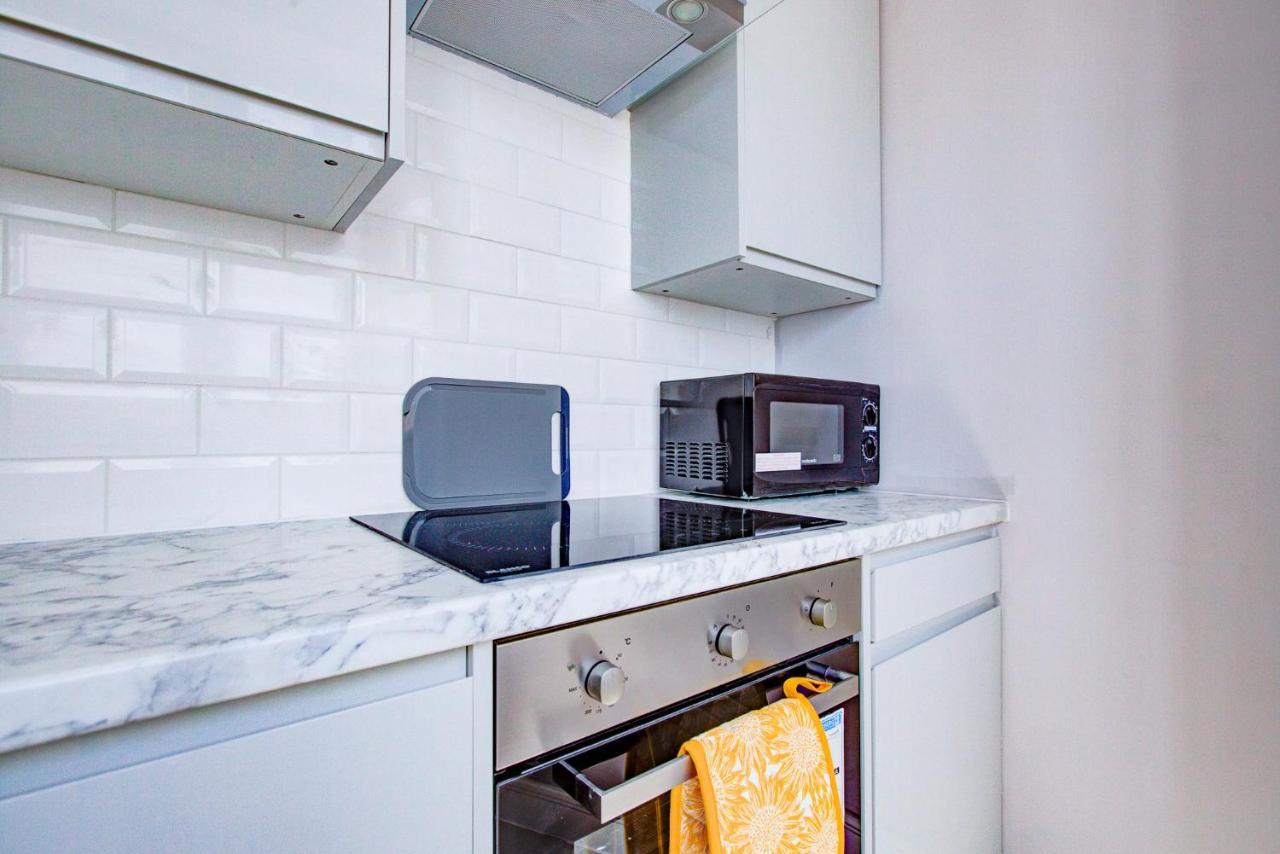 Spacious And Modern 1 Bed 1 Bath Apartment In The Heart Of Eastbourne Exterior photo